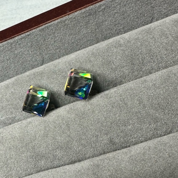 Translucent square earrings - Picture 4 of 4